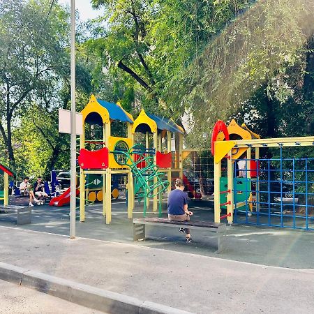 Жк Молодежный В Центре Алматы Almaty Eksteriør bilde